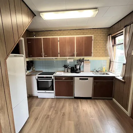 The Yellow House, 5mins Drive, 3br With Free Parking, Fast Fiber Internet * Rødby