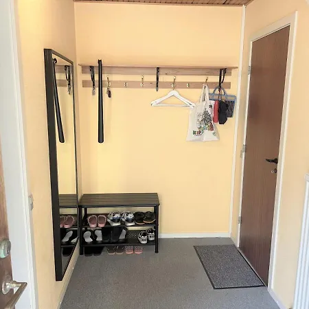 Villa The Yellow House, 5mins Drive, 3br With Free Parking, Fast Fiber Internet