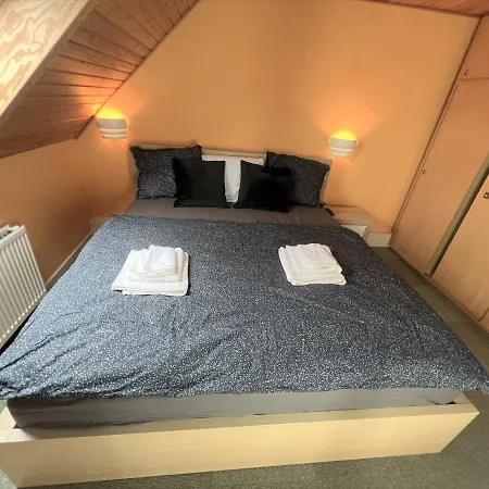 The Yellow House, 5mins Drive, 3br With Free Parking, Fast Fiber Internet Rødby