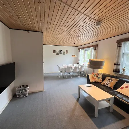 The Yellow House, 5mins Drive, 3br With Free Parking, Fast Fiber Internet Rødby