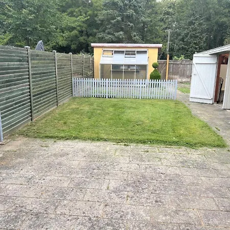 The Yellow House, 5mins Drive, 3br With Free Parking, Fast Fiber Internet Villa Rødby