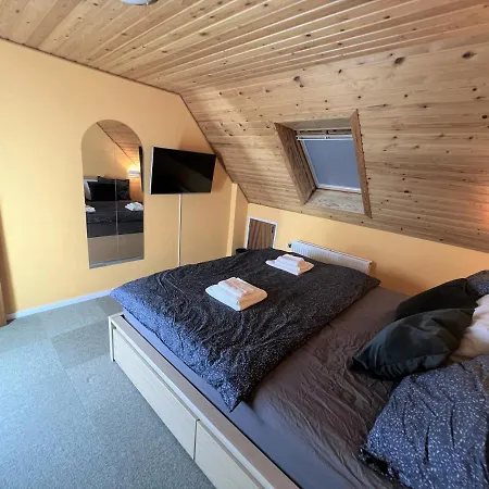 The Yellow House, 5mins Drive, 3br With Free Parking, Fast Fiber Internet Rødby