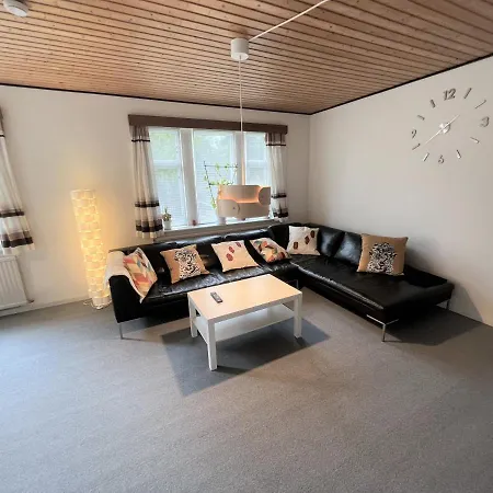 The Yellow House, 5mins Drive, 3br With Free Parking, Fast Fiber Internet Villa Rødby