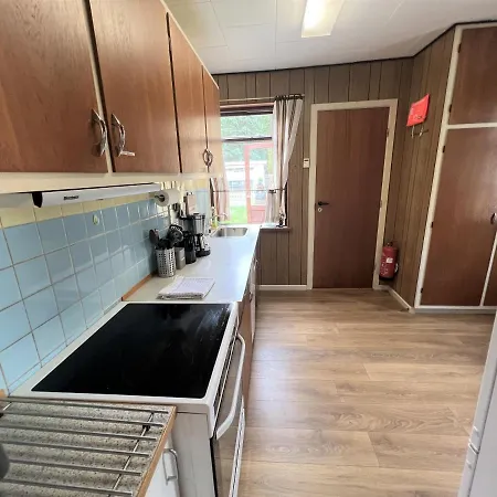 The Yellow House, 5mins Drive, 3br With Free Parking, Fast Fiber Internet Rødby