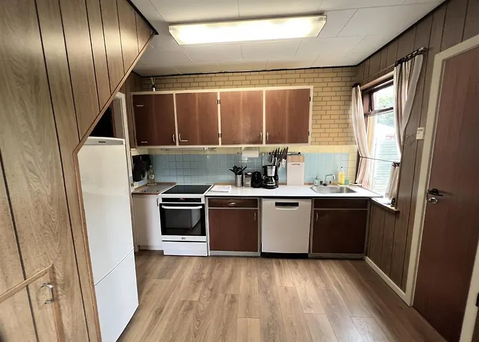 The Yellow House, 5mins Drive, 3br With Free Parking, Fast Fiber Internet * Rødby